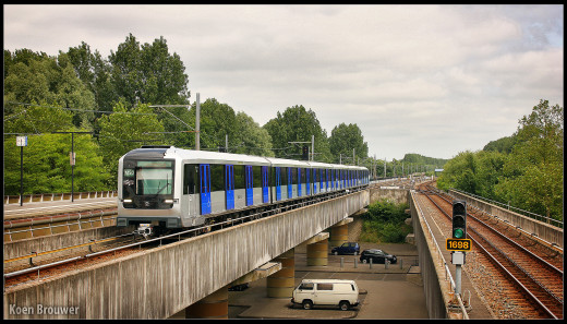 770559 (a): :2048x1166